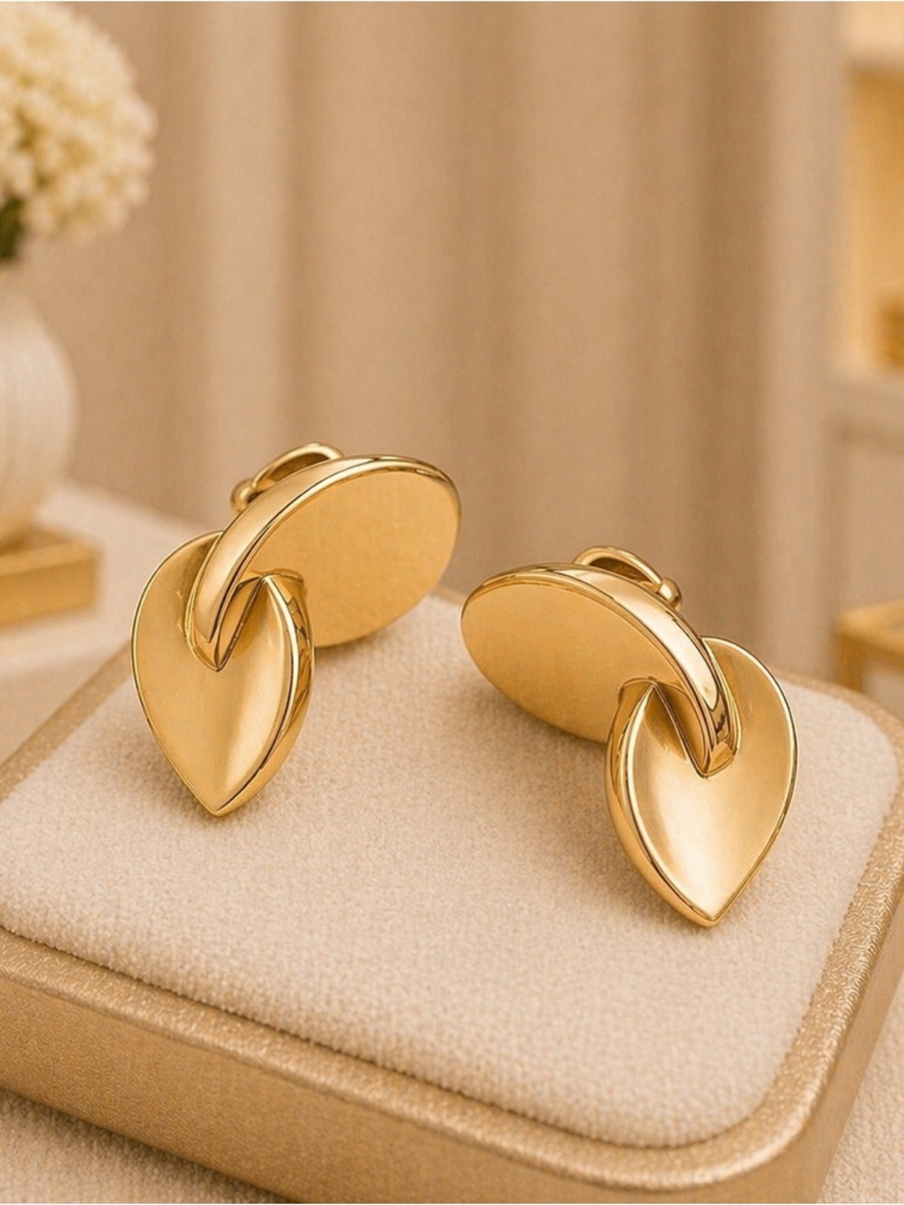 Vintage CROWN TRIFARI Gold Tone Double Leaf Clip on Earrings